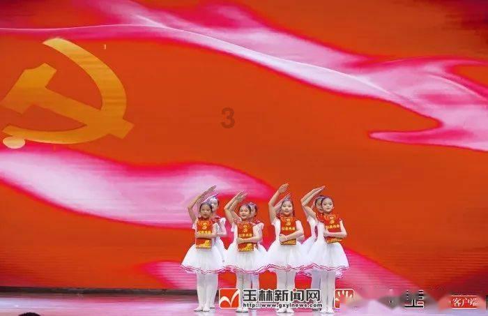 精雕细琢,让“兵”雪大世界扮靓军营!