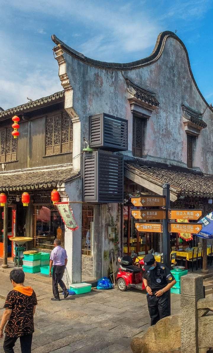 当36岁方媛和29岁吉娜站在一起,我才彻底明白,美人在骨不在皮