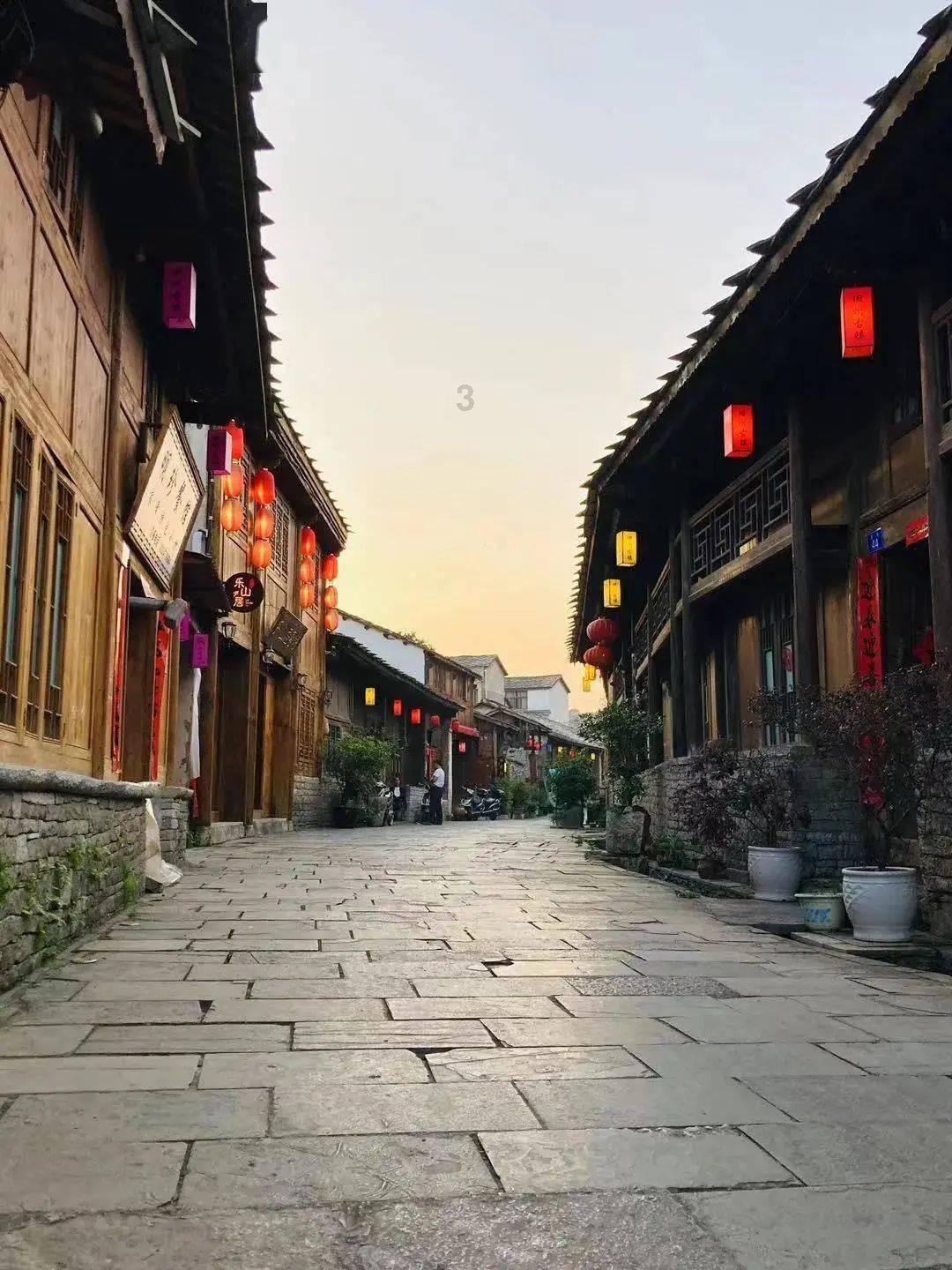 又是双头鹰国家!难道是战争给他们下了千年诅咒