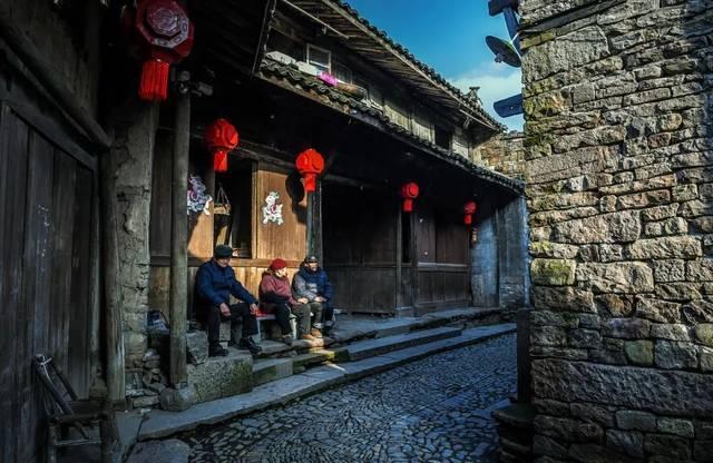 住宅附近有水好不好，有什么影响？